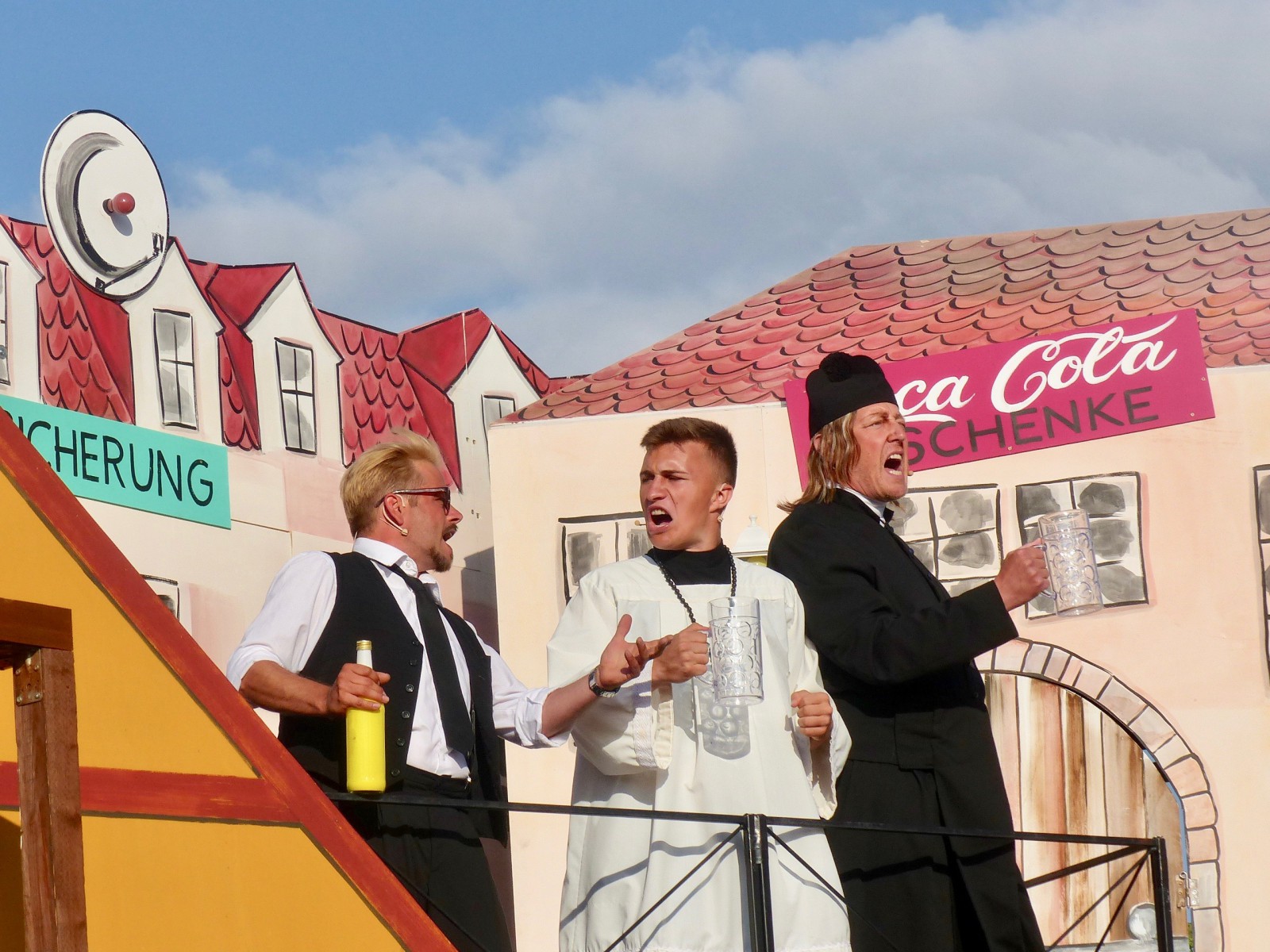 Pastor Himmelsknecht (Torsten Schemmel), Ministrant (Alexander Leutloff), Monsignore Aventuro (Heiko Gülland) © Veranstalter