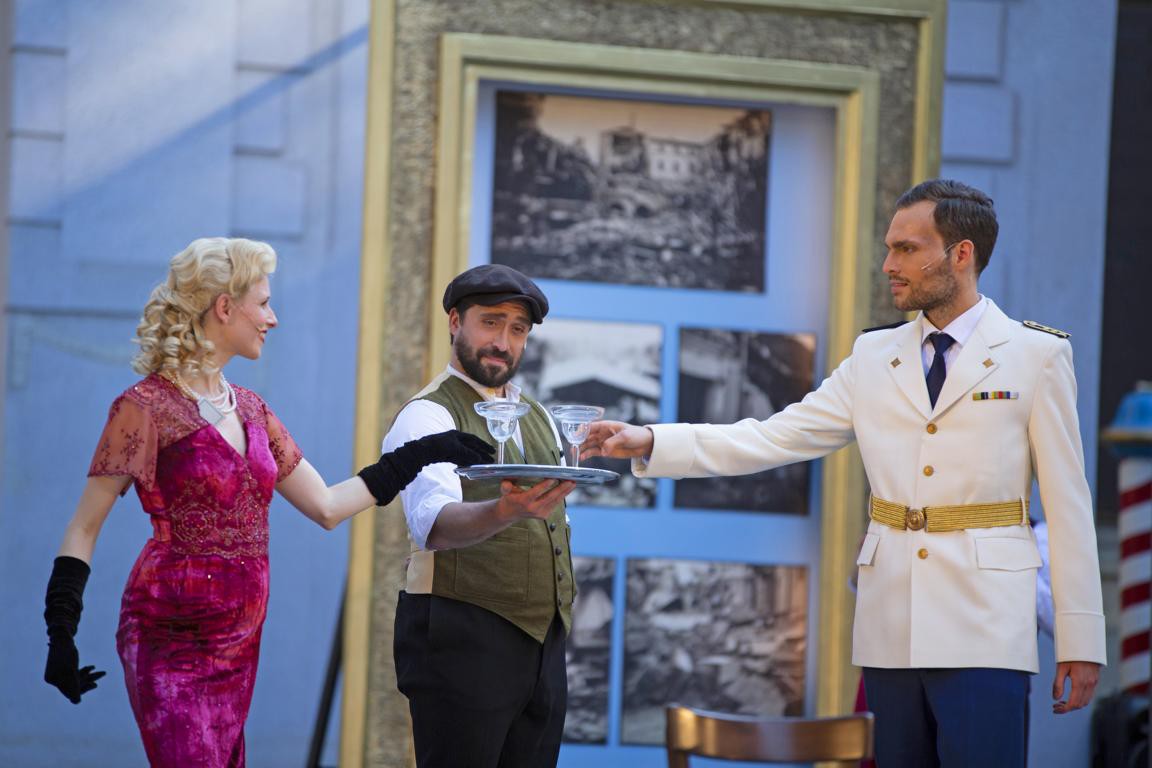 Anna Gössi (Eva genannt Evita), Michael Souschek (Ché), Max Dollinger (Péron) © Artjom Belan