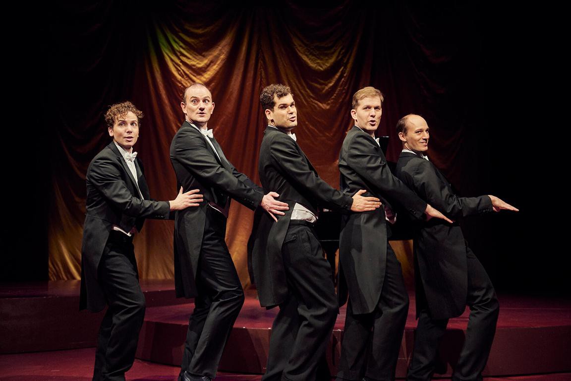 Marc Trojan (Roman Cycowski), Tobias Hagge (Robert Biberti), Loïc Damian Schlentz (Erich A. Collin), Michael Rapke (Harry Frommermann), Tobias Rusnak (Ari Leschnikoff) © Martin Sigmund