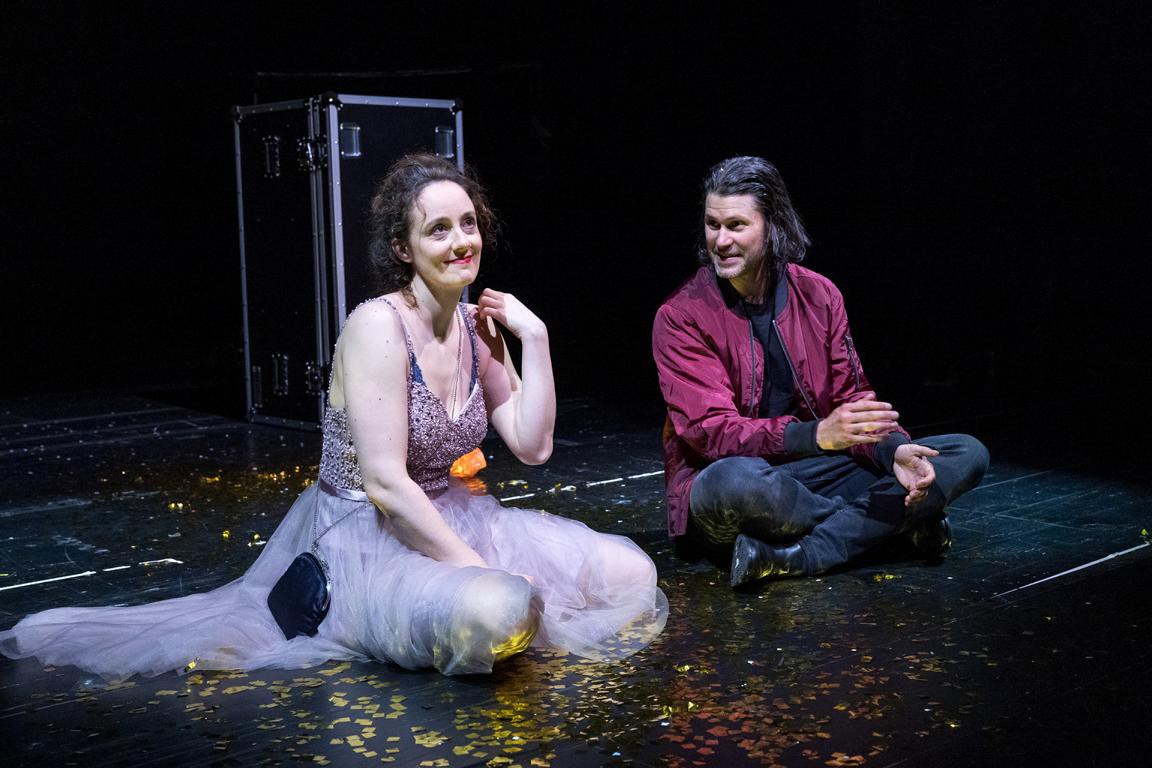 Claudia Sutter (Helena), Gregor Weisgerber (Bob) © Tobias Kreft