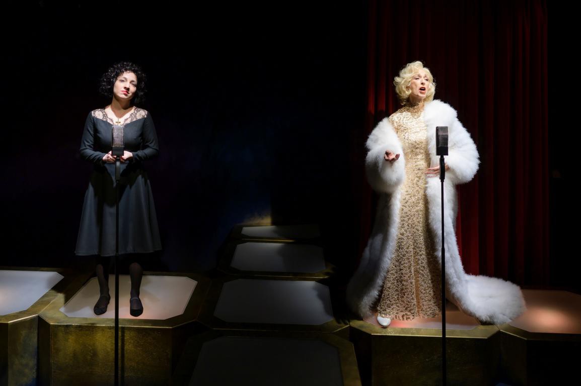 Lasarah Sattler (Edith Piaf), Daniela Ziegler (Marlene Dietrich) © Dominik Fröls