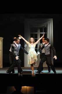 Alen Vucko (Edmund), Franziska Melzer (Tracy Lord), (Arthur), Lorant Szekely (Stanley) © © HL Böhme