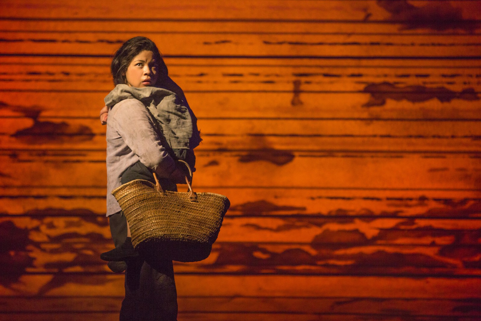 Eva Noblezada als Kim und Tam © © Matthew Murphy