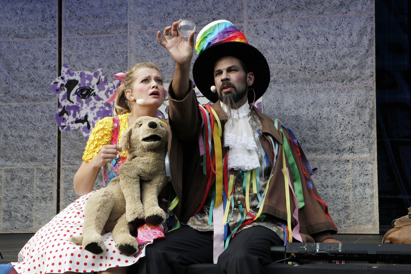 Anna Wagner (Dorothy), Tye Maurice Thomas (Zauberer) © MuTphoto