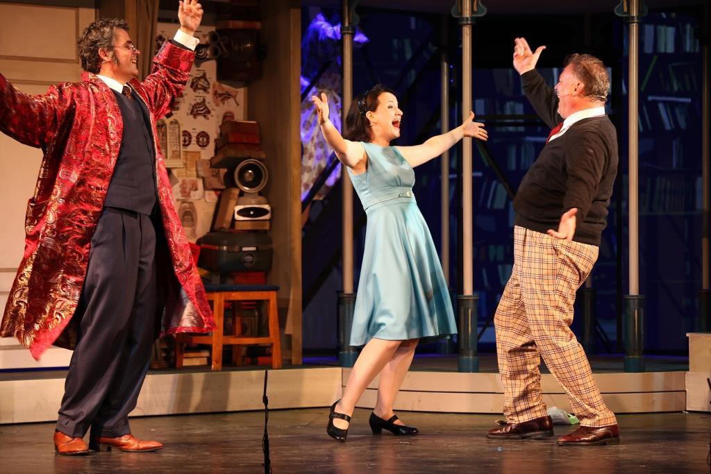 Matthias Schuppli (Oberst Pickering), Theresa Grabner (Eliza Doolittle), Martin Berger (Prof. Henry Higgins) © Foto Hofer, Bad Ischl