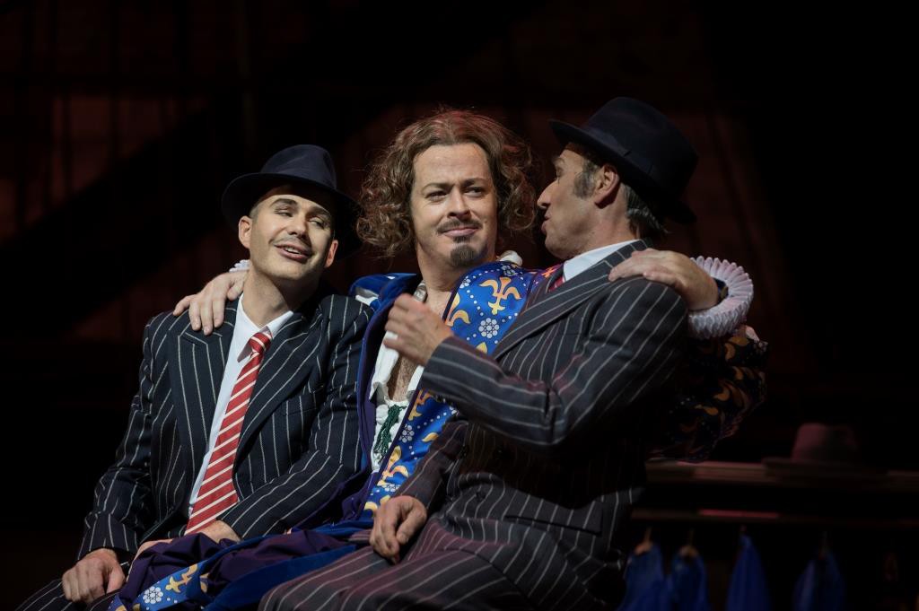 Fritz Steinbacher (1. Gangster), Morgan Moody (Fred Graham/Petruchio), Karl Walter Sprungalla (2. Gangster) © Thomas Jauk / Stage Picture GmbH