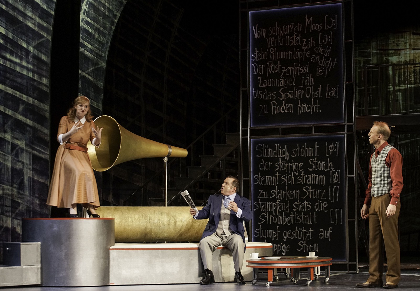 Eliza Doolittle (Lesia Mackowycz), Oberst Hugh Pickering (Fred Hoffmann), Prof. Henry Higgins (Jörg Sabrowski)  © Theater Kiel