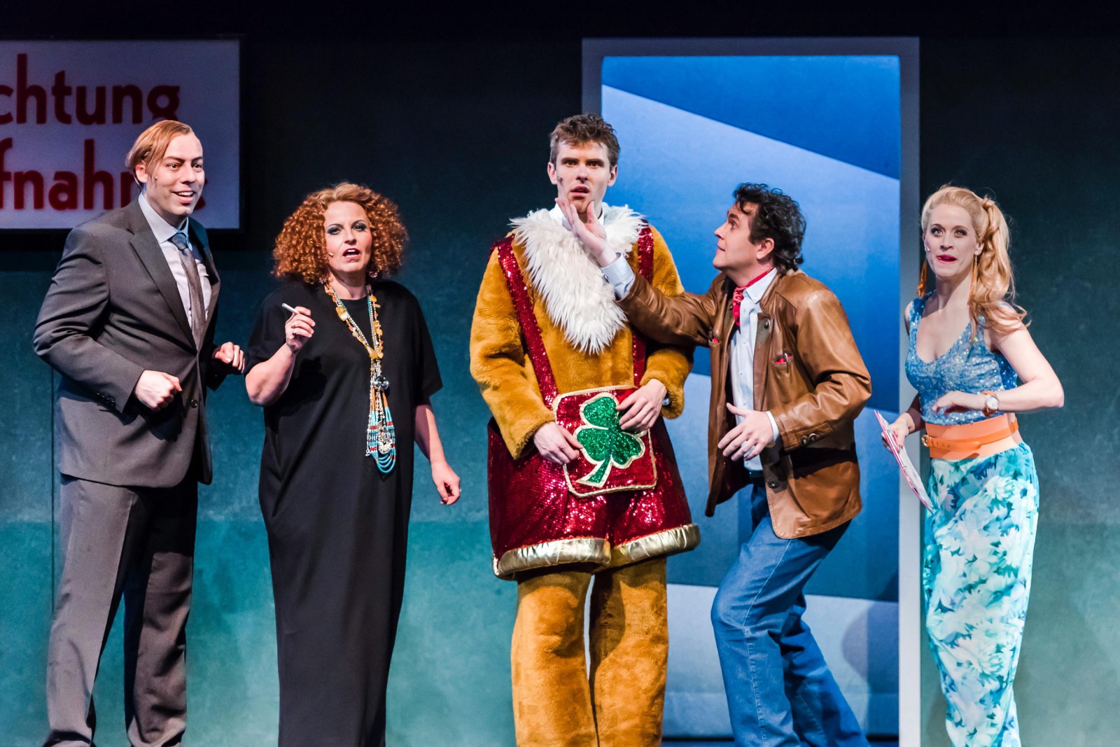 Michael Raschle (Walter), Sabine Töpfer (Doris), Benjamin Sommerfeld (Peter Schlönzke), Andreas Rainer (Bertram), Nora Lentner (Karin) © Kirsten Nijhof