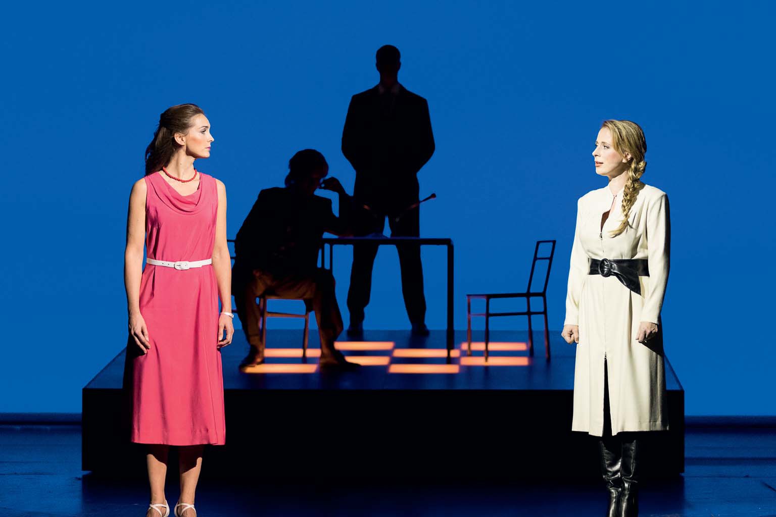 Annemieke van Dam (Florence Vassy), Marc Lamberty (Frederick Trumper), Wilfried Zelinka (Molokov), Katja Berg (Svetlana) © Werner Kmetitsch