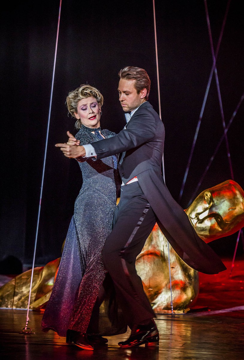 Gitte Hænning (Norma Desmond), Rasmus Borkowski (Joe Gillis) © Olaf Malzahn