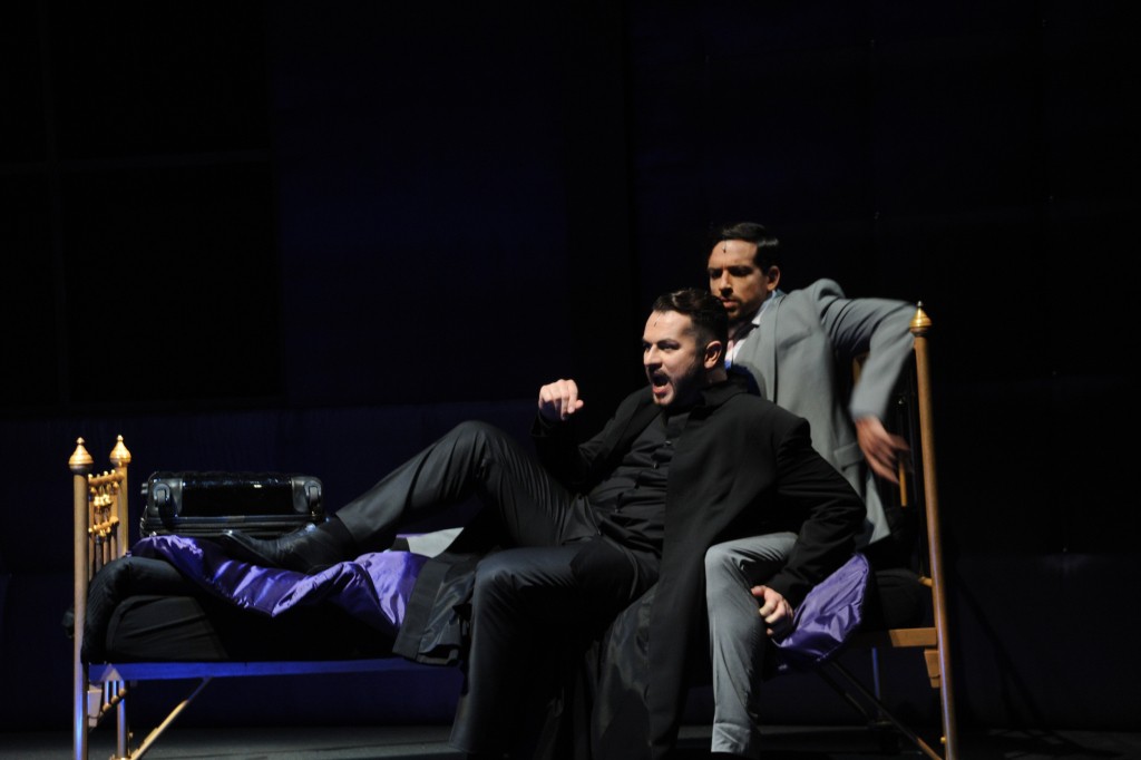 Christian Alexander Müller (Graf Dracula), Maximilian Mann (Jonathan Harker) © Heiko Sandelmann