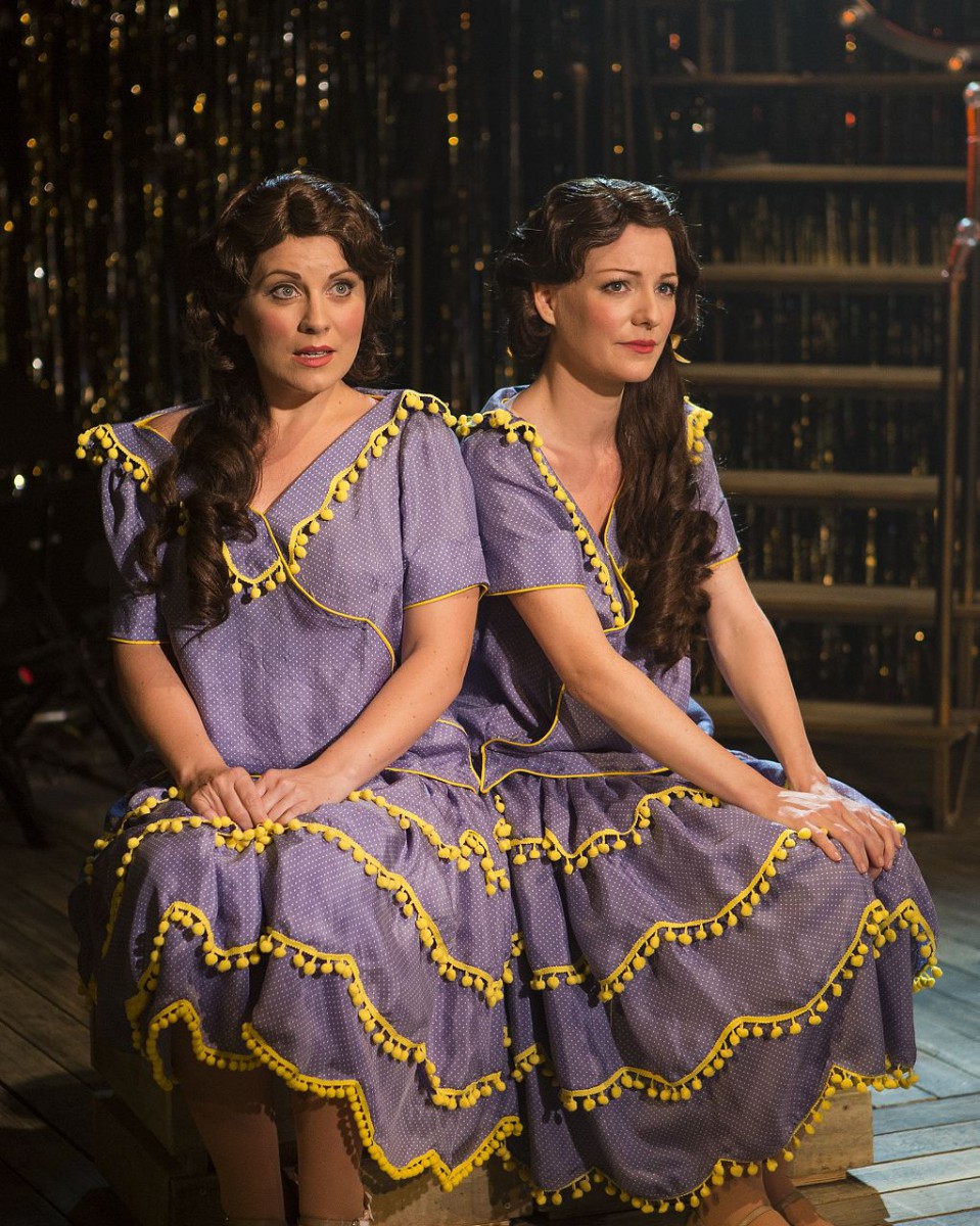 l-r: Louise Dearman (Daisy Hilton), Laura Pitt-Pulford (Violet Hilton) © Pamela Raith