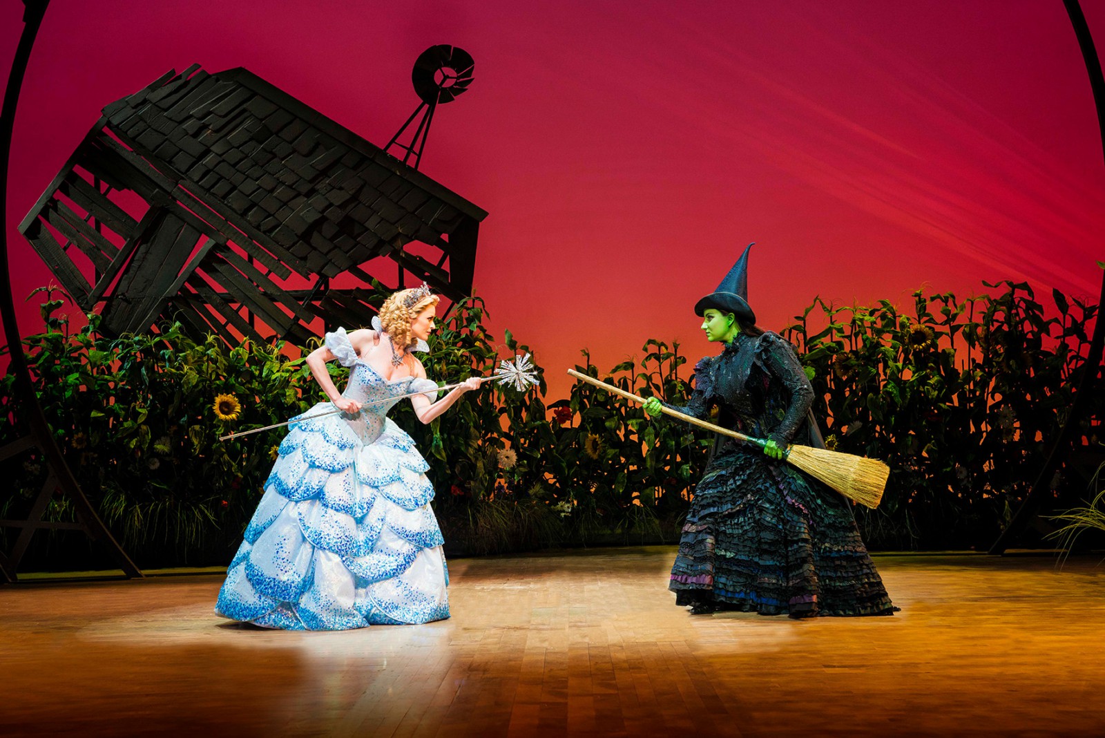 l-r: Carly Anderson (Glinda), Jacqueline  Hughes (Elphaba) © Matt Crockett