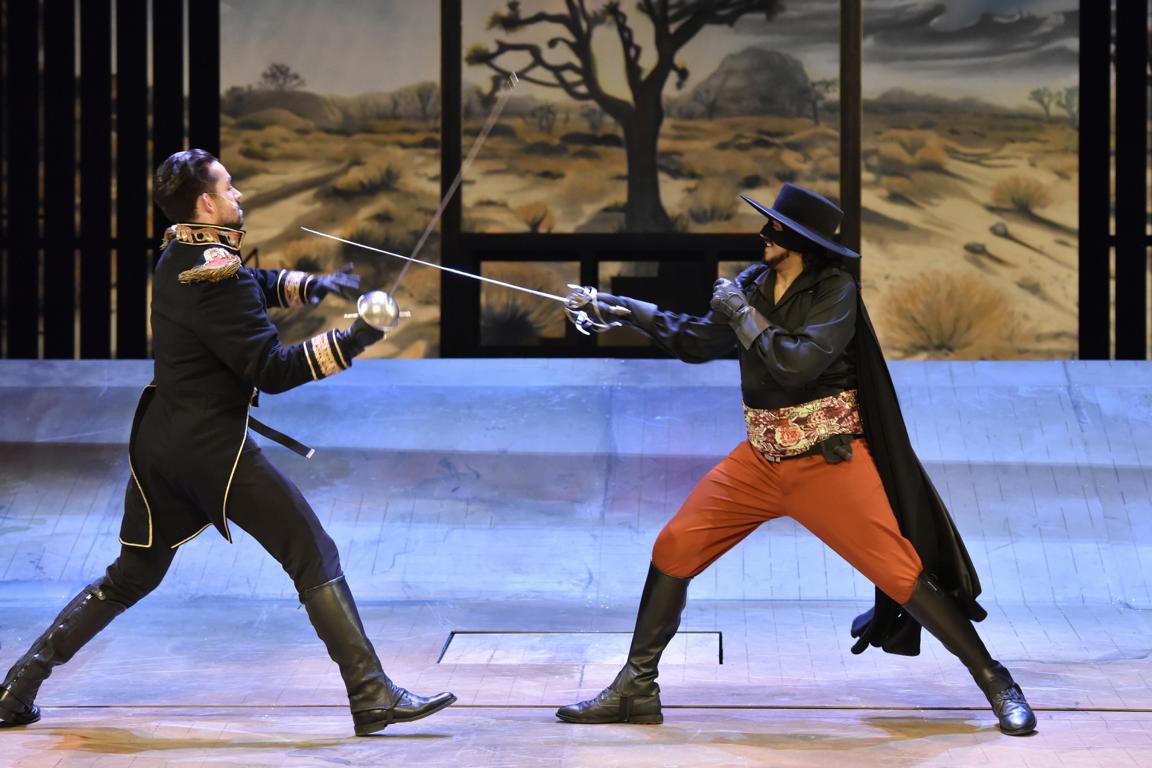 Nicky Wuchinger (Ramon), Vikrant Subramanian (Diego de la Vega/Zorro) © Manja Herrmann