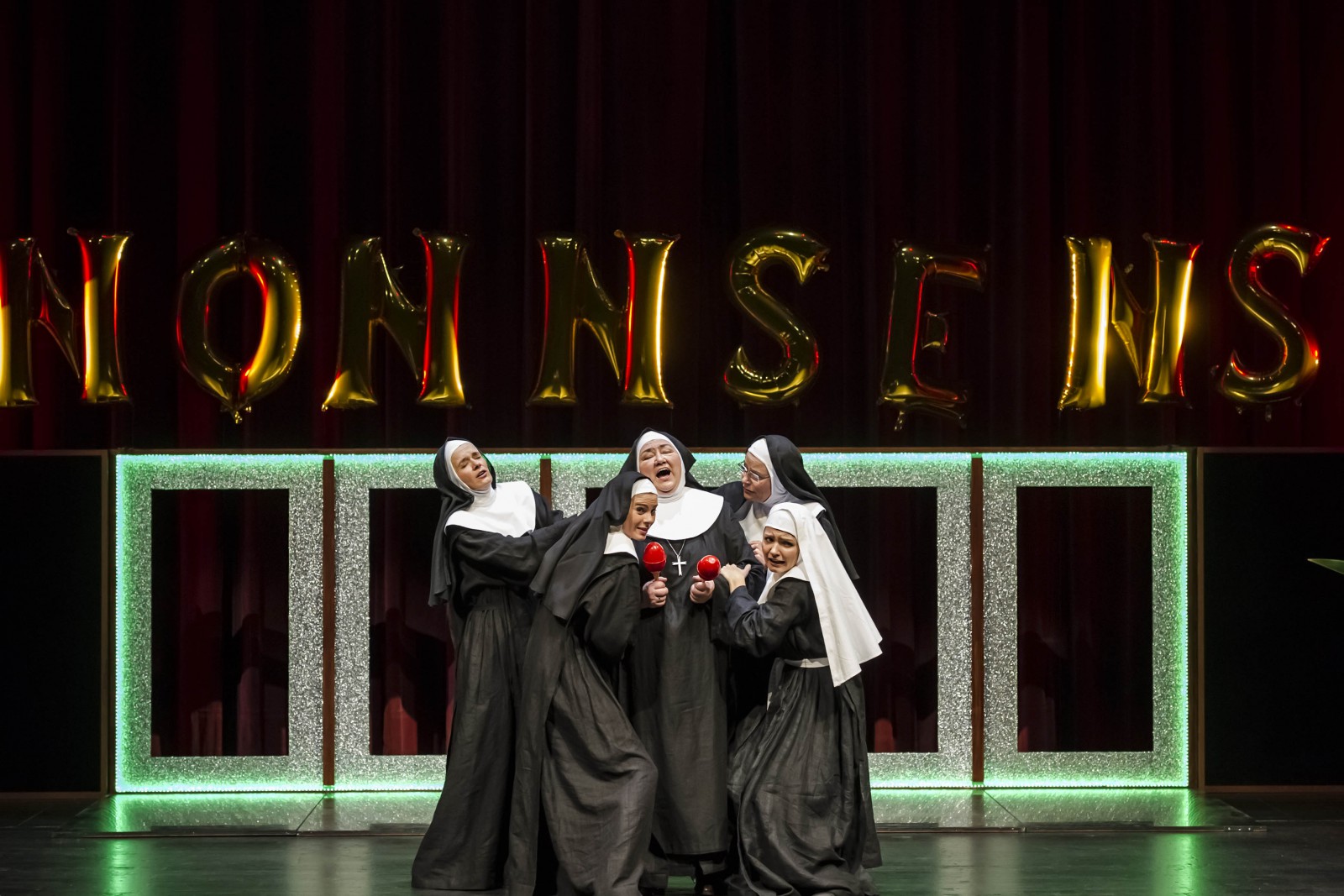 Claudia Müller-Kretschmer (Schwester Robert Anna), Hanna Mall (Schwester Maria Amnesia), Monika Straube (Mutter Oberin), Sylvia Schramm-Heilfort (Schwester Maria Hubert), Katharina Boschmann (Schwester Maria Leo) © Nasser Hashemi