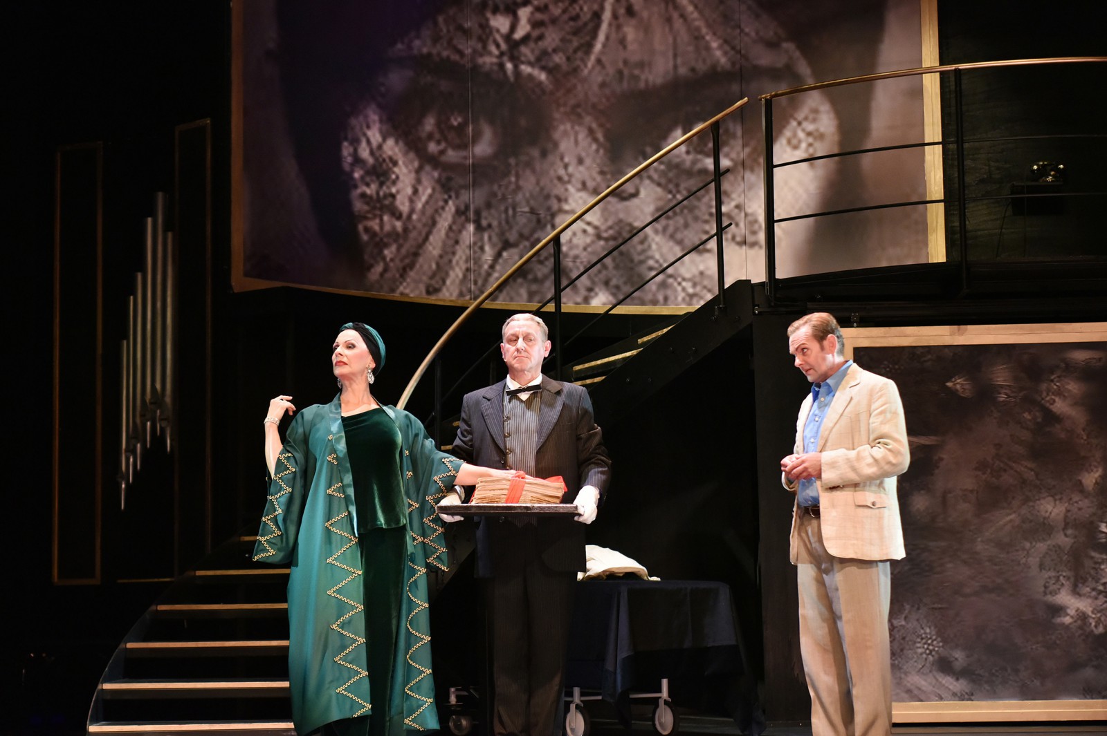 Isabel Dörfler (Norma Desmond), Heiko Walter (Max von Mayerling), Hardy Brachmann (Joe Gillis) © Marlies Kross