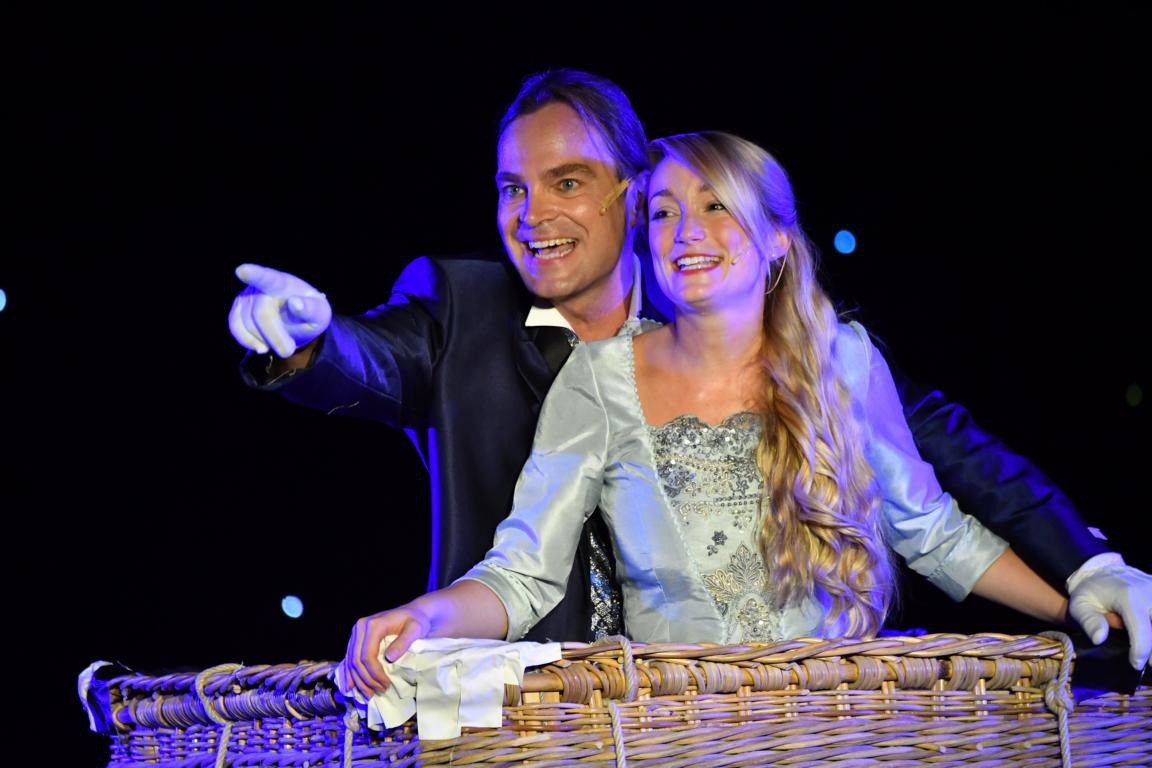 Tanja Petrasek (Emmy Berg), Jörg-Tim Wilhelm (Ferdinand Graf von Zeppelin) © BrauerPhotos, Goran-Nitschke