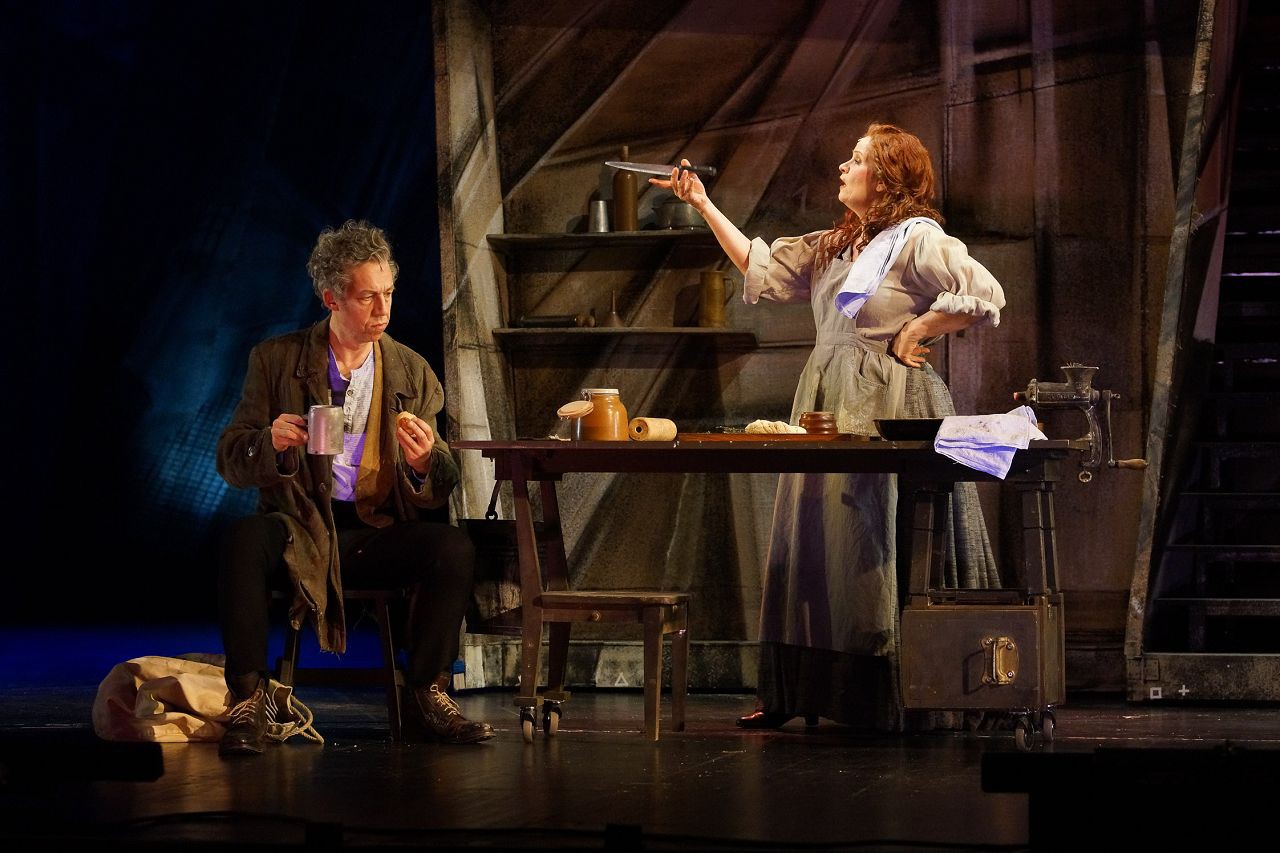 Jörg Sabrowski (Sweeney Todd), Heike Wittlieb (Mrs Lovett) © Olaf Struck