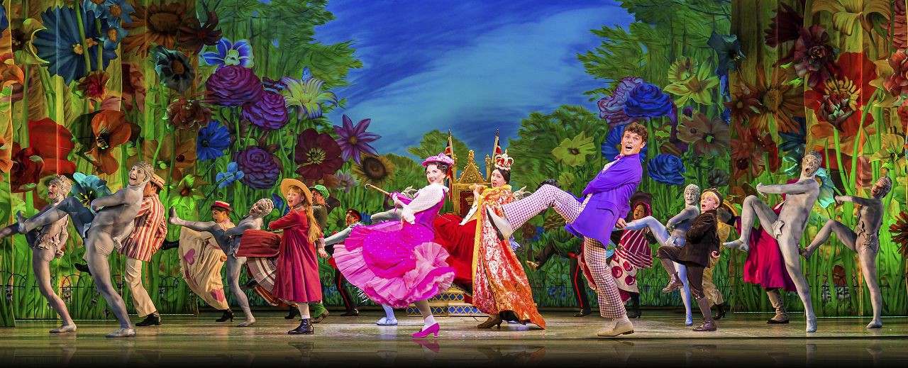 Zizi Strallen (Mary Poppins), Charlie Stemp (Bert) © Johan Persson