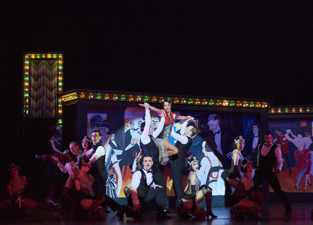 Charlotte Irene Thompson (Velma Kelly), Ensemble © Matthias Baus für das Theater Koblenz