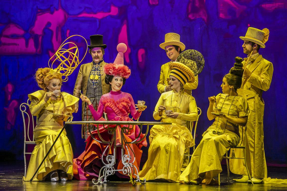 Ulla Willick (Mrs. Higgins), Stephan Clemens (Oberst Pickering), Maria Rosendorfsky (Eliza Doolittle), Marie Luisa Kerkhoff (Mrs. Eynsford-Hill),  Luke Sinclair (Freddy Eynsford-Hill), Helen Willis (Lady Boxington), J. Emanuel Pichler (Lord Boxington)  © Jochen Quast