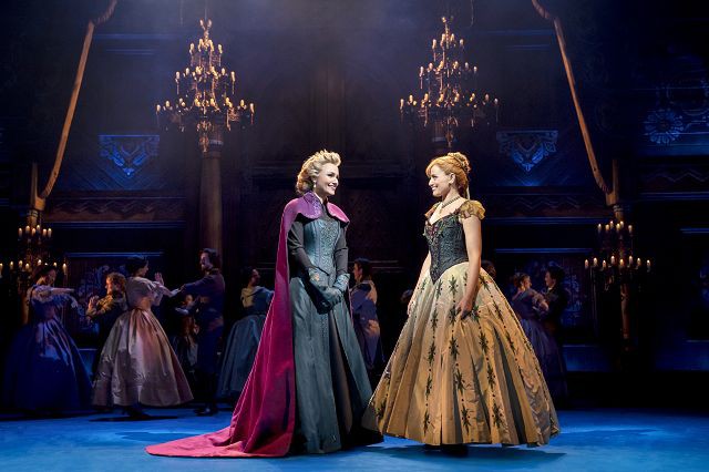 Samantha Barks (Elsa), Stephanie McKeon (Anna) © Johan Persson