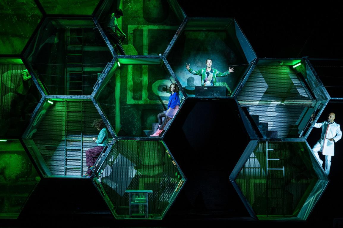 Aisata Blackman (Diana Goodman), Philipp Büttner (Gabriel Goodman), Judith Caspari (Nathalie Goodman), Tom Schimon (Henry) © Thomas Müller