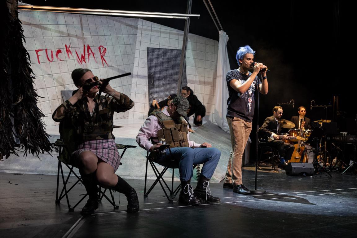 Linda Riebau (Jägersfrau), Martin Schwartengräber (Jägersmann), Jeremias Beckford, Band © Tim Müller