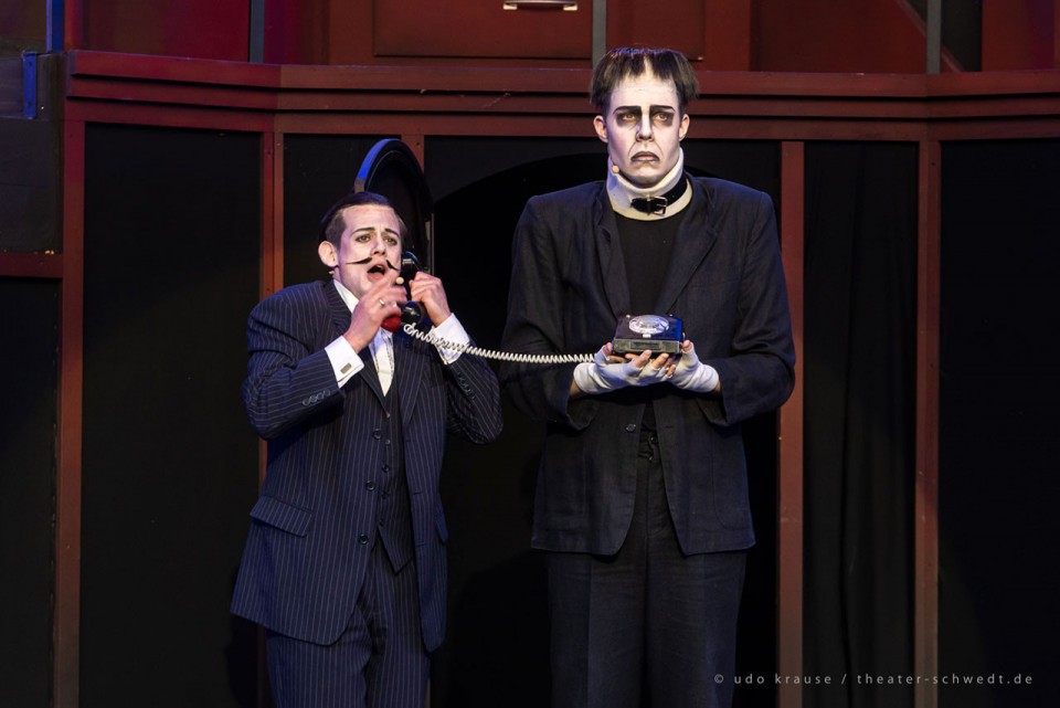 Michael Kuczynski (Gomez Addams), Dominik Müller (Lurch) © Udo Krause