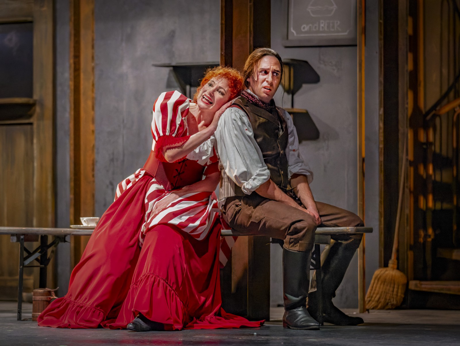 Susanne Seimel (Mrs. Lovett), Christoph Filler (Sweeney Todd) © Birgit Gufler