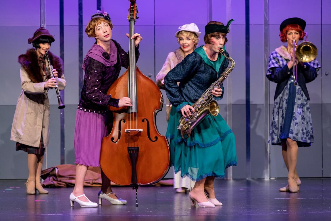 Julia Fechtner, Lukas Benjamin Engel (Daphne), Antje Rietz (Sweet Sue), Arne Stephan (Josephine), Petra Pauzenberger © DERDEHMEL/Urbschat