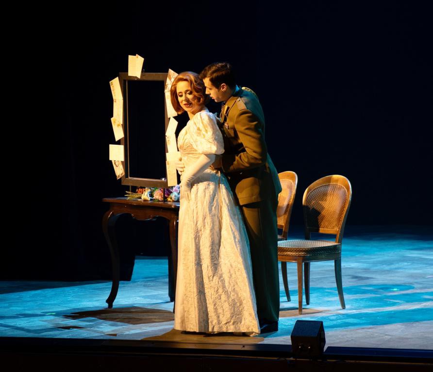 Katja Berg (Rose Vibert), Mark Roy Luykx (Alex Dillingham) © Martina Pipprich