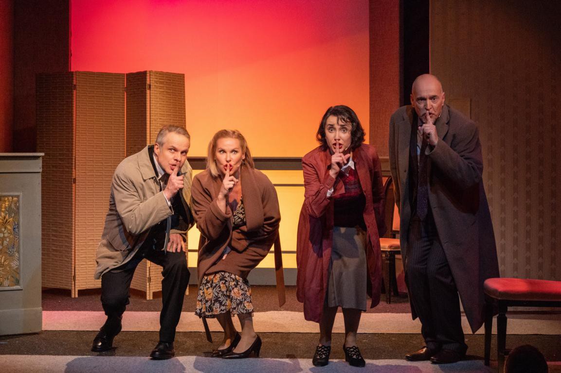 Björn-Ole Blunck (John), Melanie Starkl (Nancy Neale), Barbara Felsenstein (Agatha Christie), Holger Hauer (Archie Christie) © Jörn Hartmann