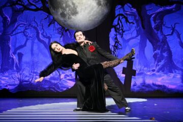 Nadine Kettler (Morticia Addams), Sebastian Mirow (Gomez Addams) © Jochen Klenk