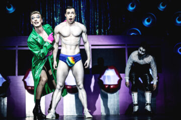 Philipp Dietrich (Frank N'furter), Stephen Dole (Rocky), Alejandro Nicolás Firlei Fernández (Riff Raff) © Marie Liebig