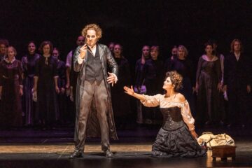 Christian Schöne (Sweeney Todd), Daniela Yurrita (Mrs. Lovett) © Stefan Frank