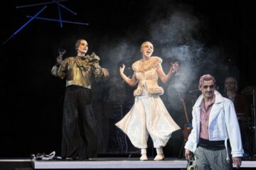 Ariadne Pabst (Daisy), Sophie Bock (Jordan), Kai Börner (Gatsby), Thorsten Drücker (Live-Musik) © Marlies Kross